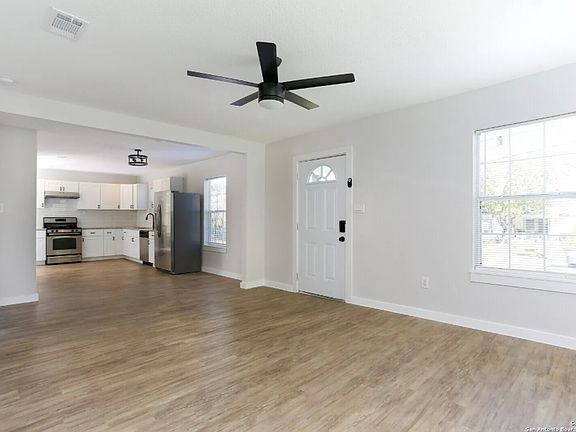 4th image of 734 W Norwood Ct