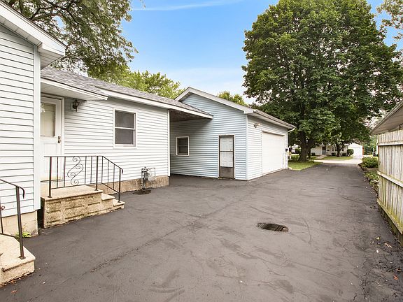 3rd image of 1019 Westshire Dr