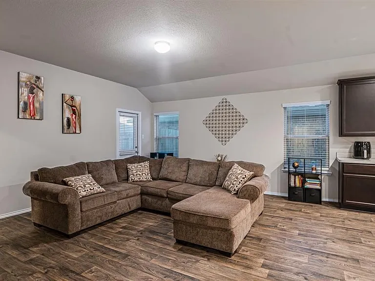 518 Poppy Field Ct — Photo 13