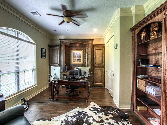 5th image of 15601 Crown Oaks Dr