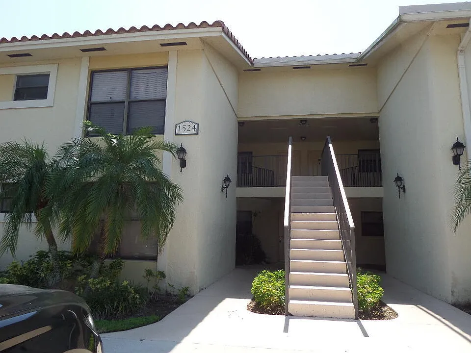 1524 Lake Crystal Dr #B