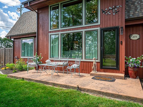3rd image of 4878 Walnut Grove Dr
