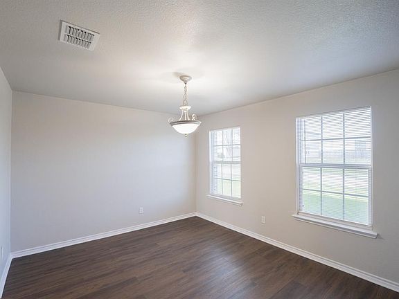 5th image of 3009 Southern Hills Ln