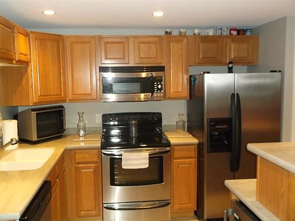 3rd image of 3004 Belle Meade Ln