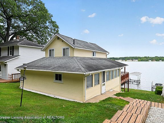 3rd image of 3241 Country Club Way