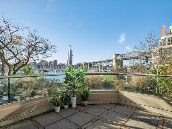 1600 Hornby St #203, Vancouver, BC V6Z 2S4