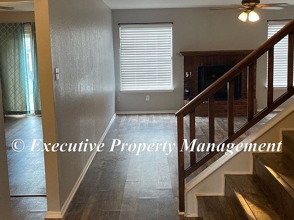 3rd image of 403 Bowen Cir