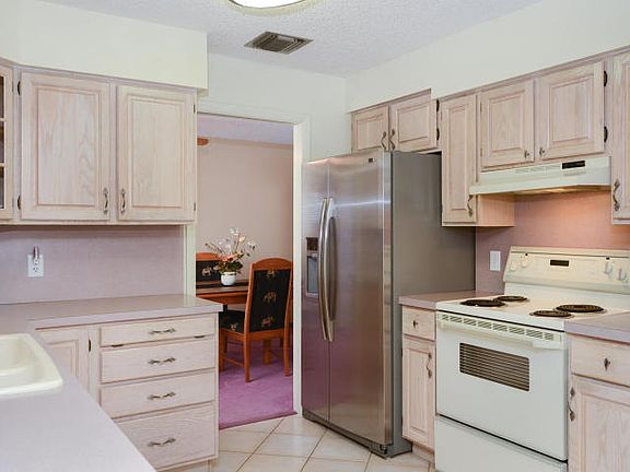 2nd image of 731 Verbenia Dr