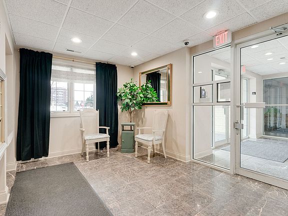 3rd image of 7091 W Touhy Ave APT 505