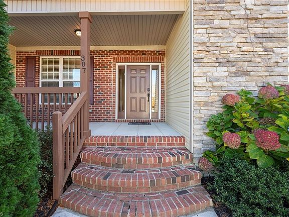 3rd image of 307 Royal Fern Dr