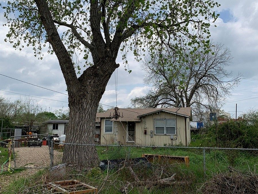 2nd image of 1111 N Us Highway 81