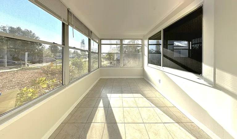 5566 Kelly Dr N — Photo 25