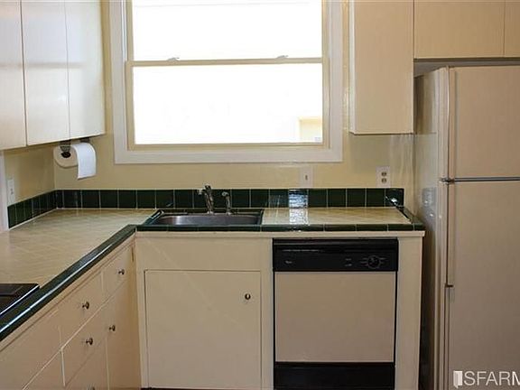 4th image of 19 Northridge Dr