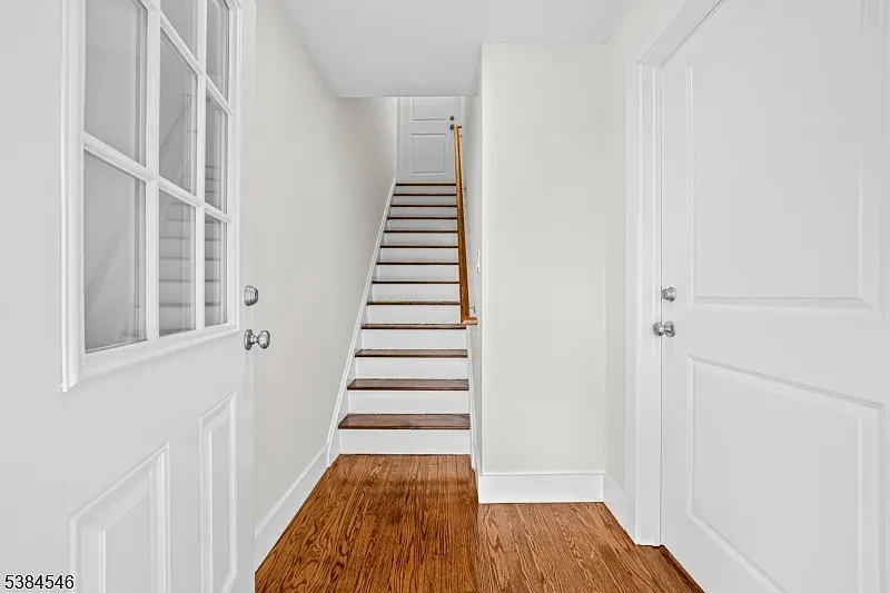 2 bed, 1.0 bath, $3,000 — Photo 2