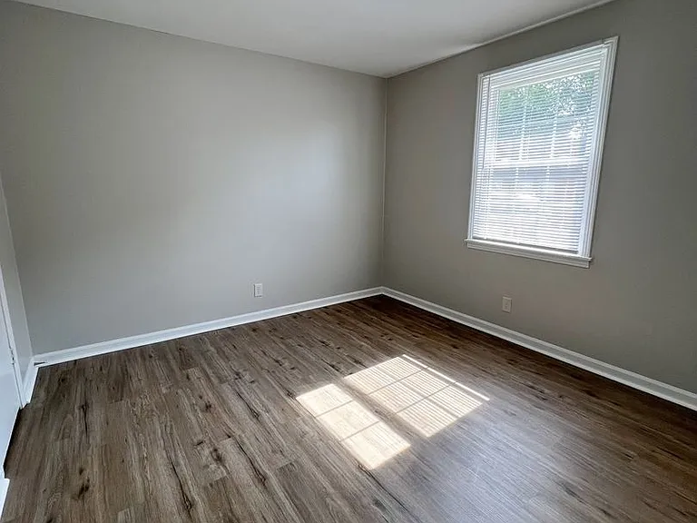 707 Power St — Photo 13
