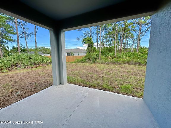 3rd image of 1591 San Filippo Dr SE
