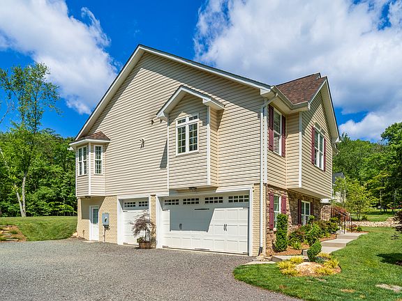  3 car garage w storage room