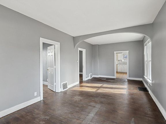 5th image of 1067 McAllister Ave