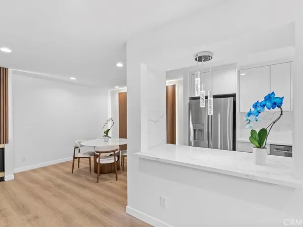 949 N Kings Rd APT 215, West Hollywood, CA 90069