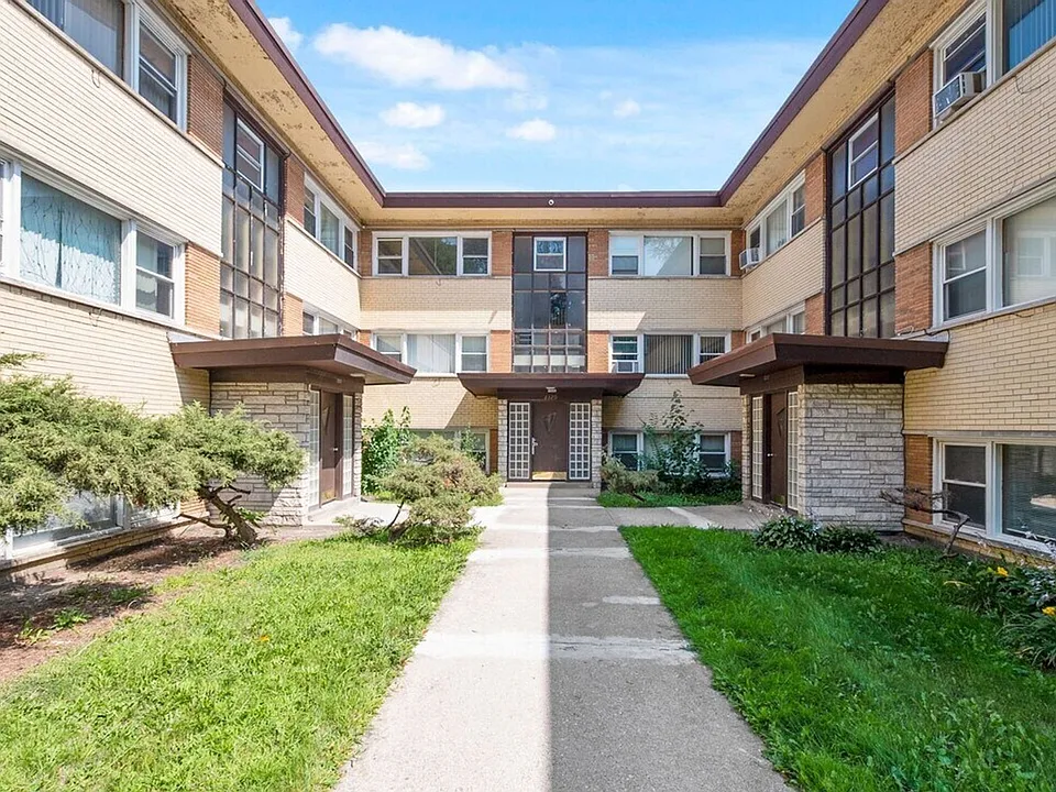 2320 W Garfield Blvd