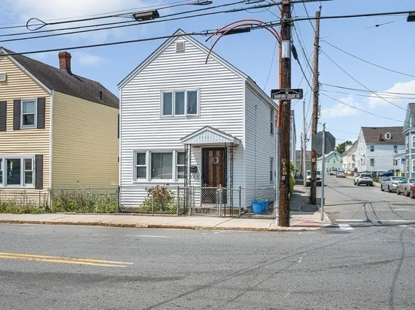 549 Lawrence St, Lowell, MA 01852