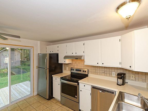 5th image of 14 Pepperbush Pl