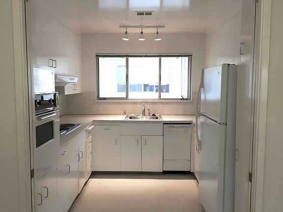 3rd image of 270 Waverley St #X