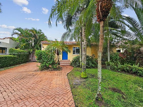 2nd image of 557 La Villa Dr