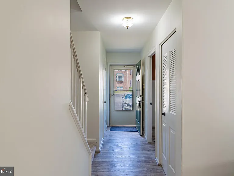 2913 Seminole Rd — Photo 5