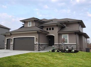2922 SW Arthur Dr, Lees Summit, MO 64082
