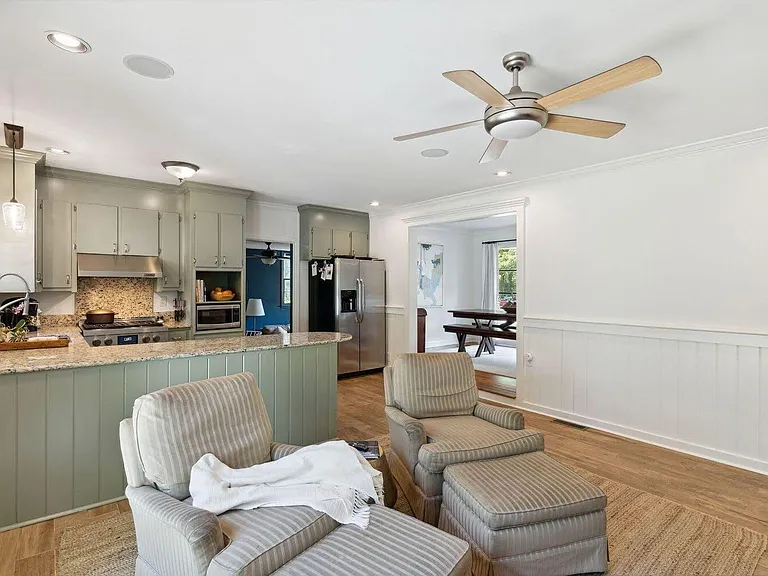857 Stiles Dr — Photo 5