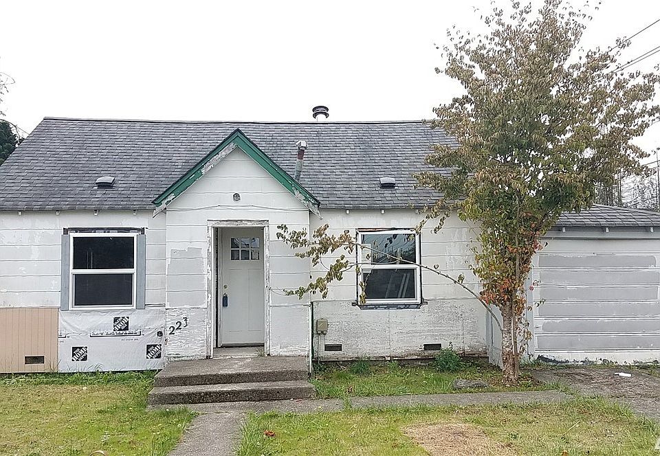 1st image of 223 E J St