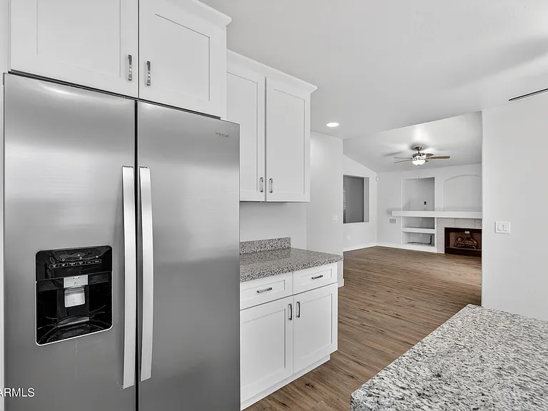 1365 E Betsy Ln — Photo 14