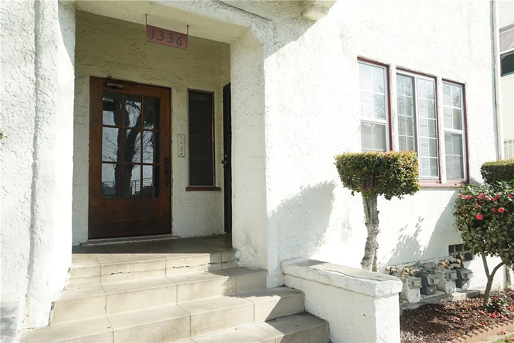 2 bed, 1243 sqft, $2,200 — Photo 2