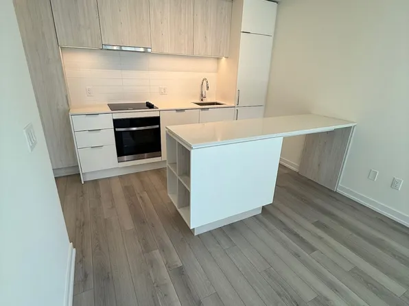 89 Church St #2501, Toronto, ON M5C 2G3