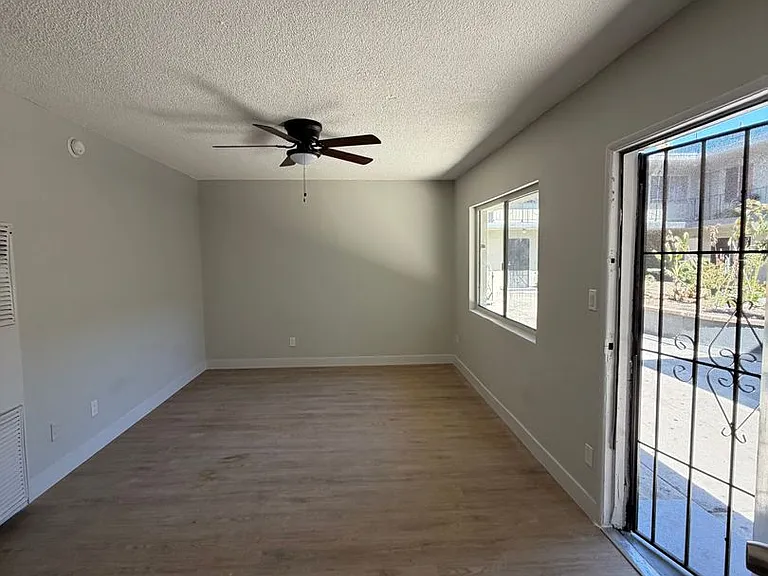 8029 S Hoover St — Photo 11