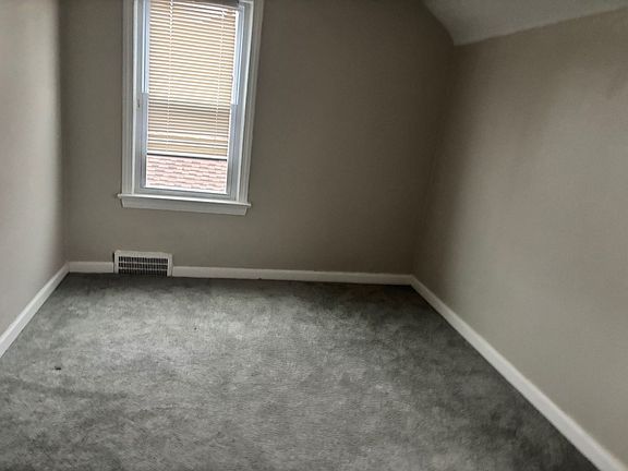 3rd image of 15715 Glendale Ave