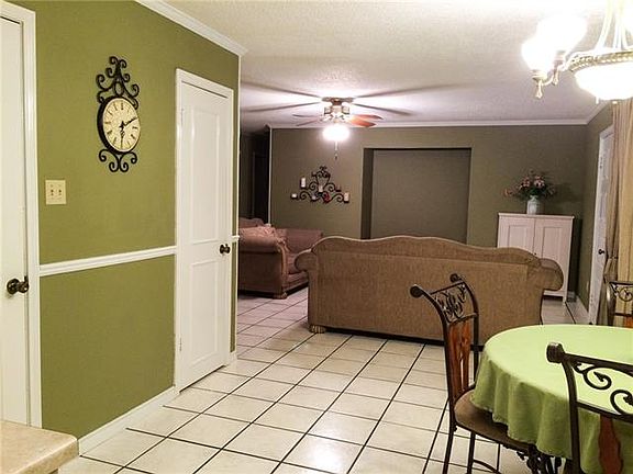3rd image of 427 Parkview Ct