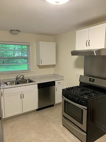 196 Leonora Dr — Photo 8