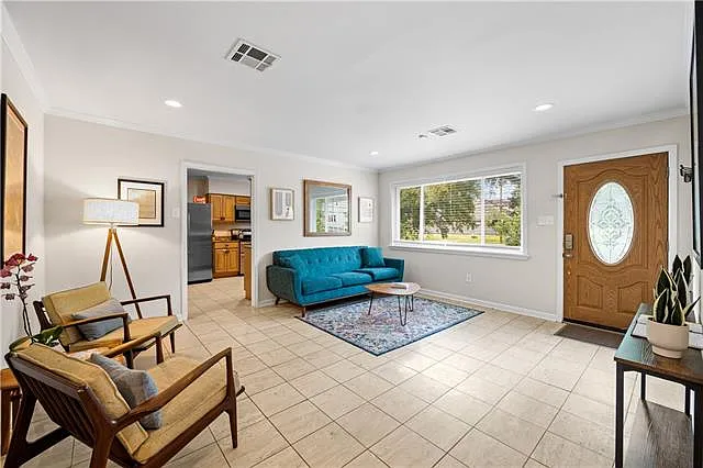 6355 Fleur De Lis Dr — Photo 4