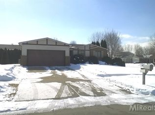 51420 Laurel Oak Ln, Chesterfield, MI 48047