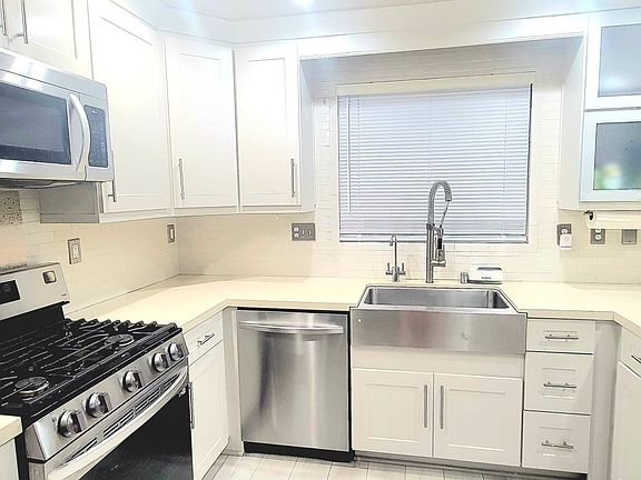 4th image of 15996 Mihaylo Ct