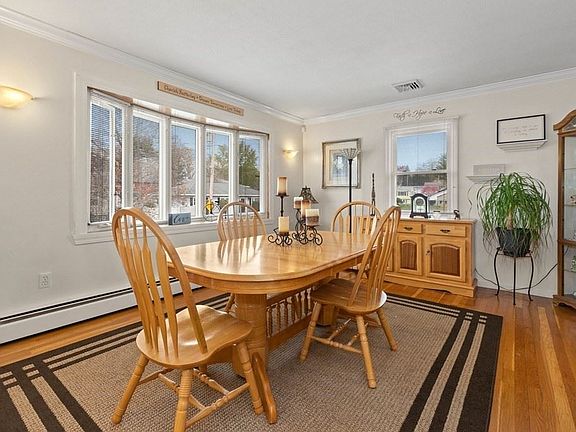 5th image of 10 Pembroke Dr