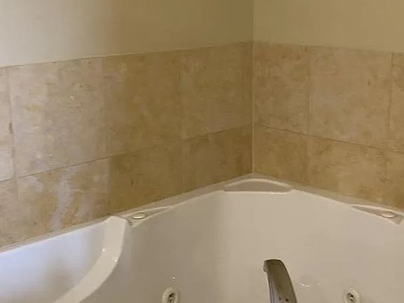 4th image of 3932 S Lake Park Ave #4S