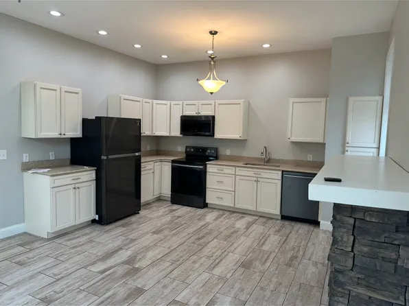 1231 S Kalamazoo Ave APT 1, Marshall, MI 49068