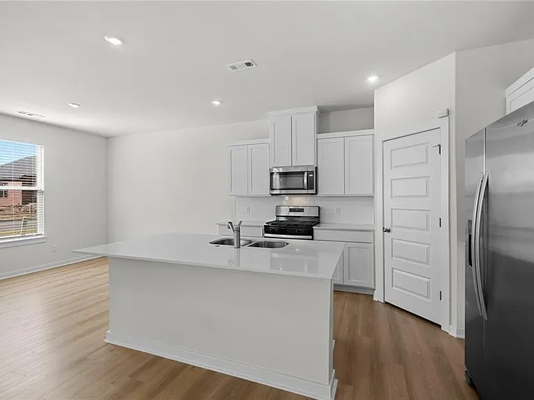 4790 Planetree St — Photo 7