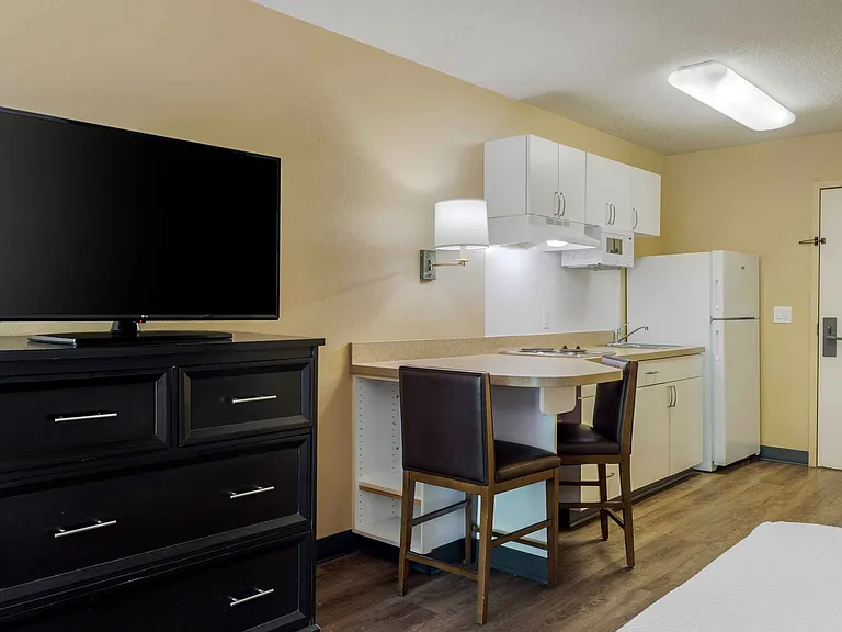 Studio Suite - 1 Queen Bed