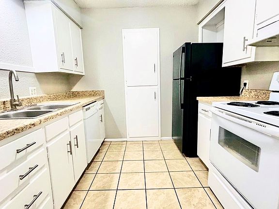 4th image of 3918 Englewood Cir