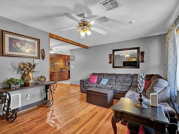 4th image of 1040 SW 51st St