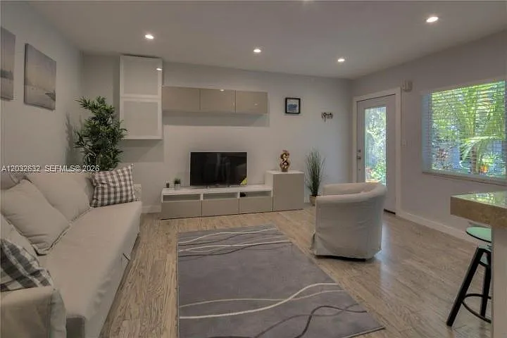 659 Meridian Ave #10 — Photo 5